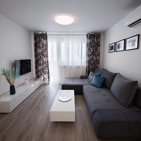 Apartmán The Nostalgic Nest Apartment-parking&ac Samorin