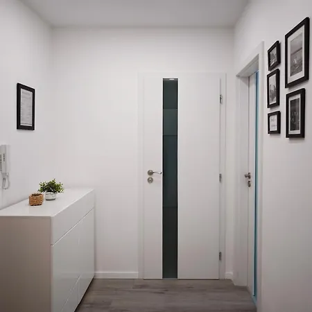 The Nostalgic Nest Apartment-parking&ac Apartmán Samorin